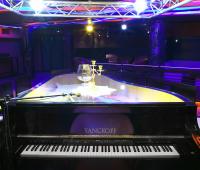 piano bar